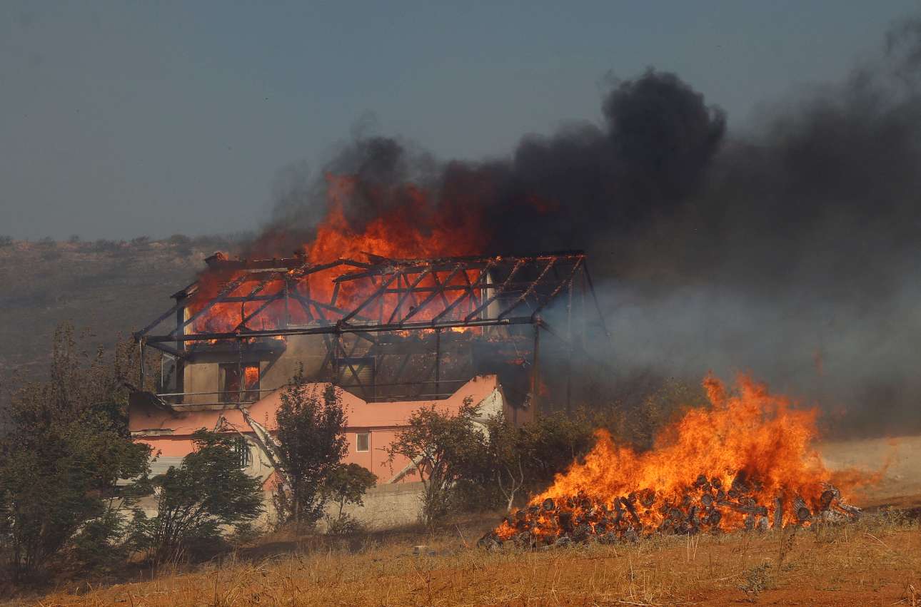 Πύρινη λαίλαπα από Κερατέα έως Ανάβυσσο – Ενας νεκρός