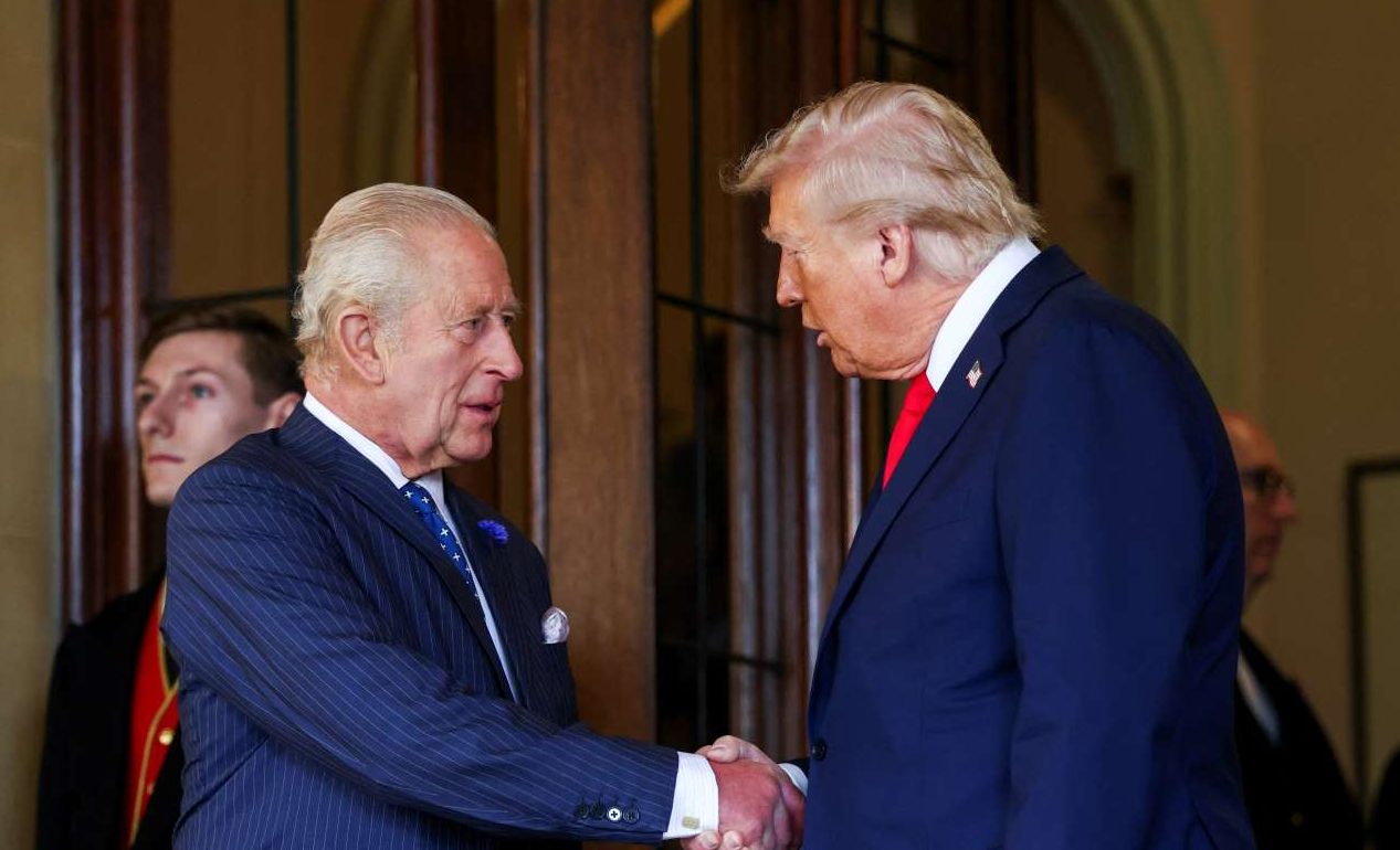 Βασιλική επιρροή: Ο ρόλος του Καρόλου στη στροφή Τραμπ για την Ουκρανία
