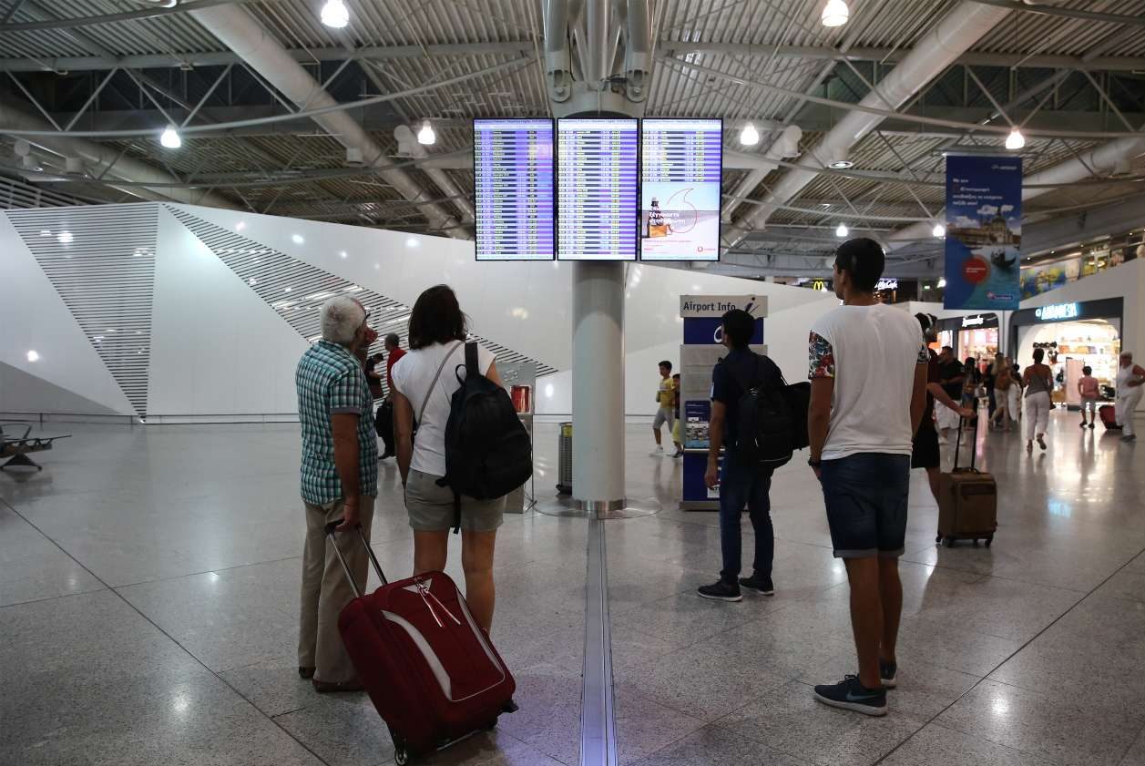 Εχεις ακόμη παλιά ταυτότητα; Ταξίδια τέλος από το καλοκαίρι του 2026