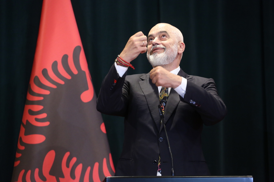 Αλβανία: «Yπουργός» ΤΝ αναλαμβάνει τις δημόσιες προμήθειες