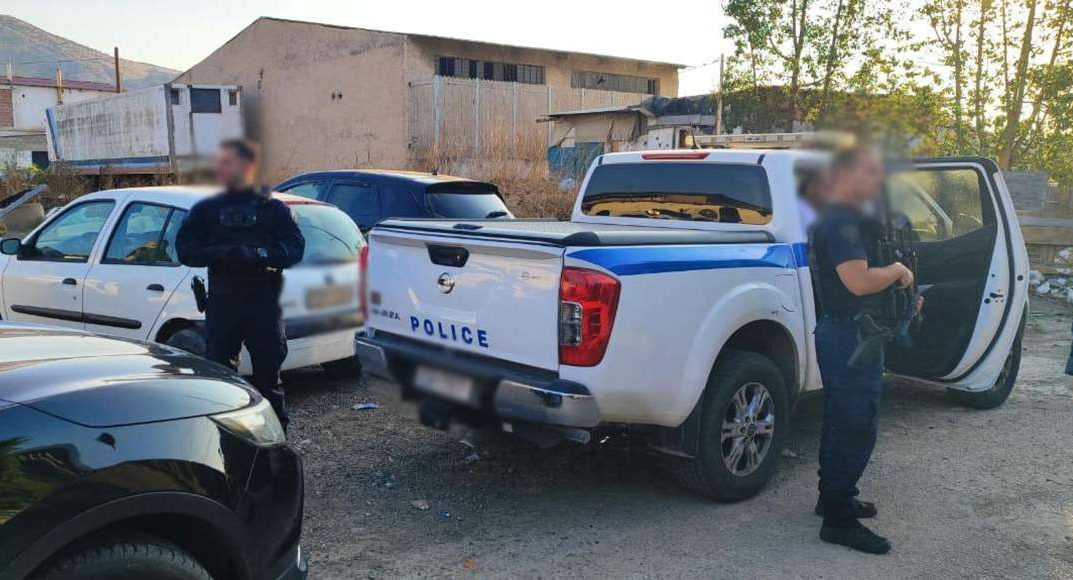 Επιχείρηση της ΕΛΑΣ στον Ασπρόπυργο – όπλα, ρευματοκλοπές και 15 συλλήψεις