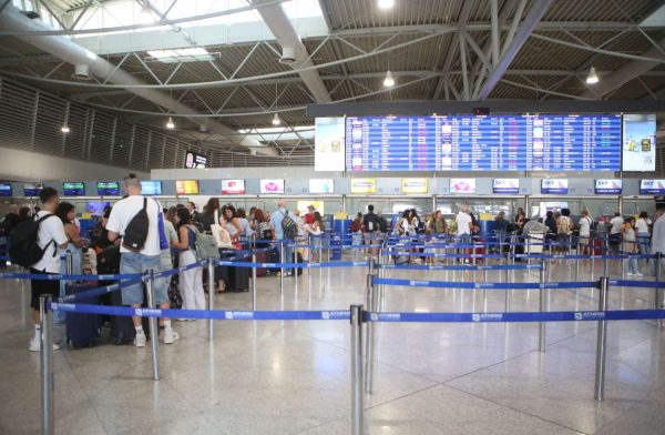 Στο ίδιο έργο θεατές στο «Ελ. Βενιζέλος»: Νέες πολύωρες καθυστερήσεις – Η συγγνώμη της Αegean στους επιβάτες της