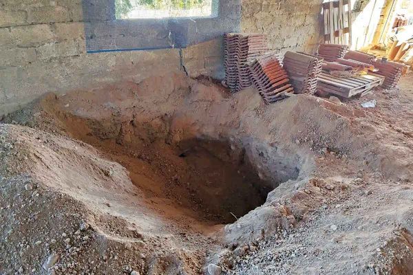 «Την έθαψα γιατί ήθελα λεφτά»: Δεν αποκλείεται η εγκληματική ενέργεια από την 62χρονη διευθύντρια ΚΕΠ στη Βοιωτία