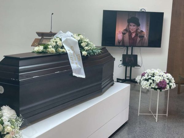 Στο Αποτεφρωτήριο Ριτσώνας το «ύστατο χαίρε» στην Αννα Κυριακού