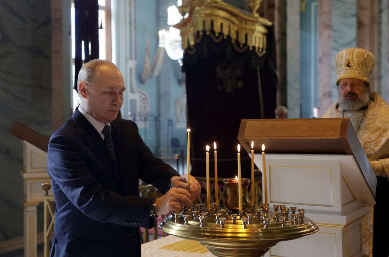 Υμνοι, ευχές και προσευχές υπέρ… αθανασίας του Πούτιν!