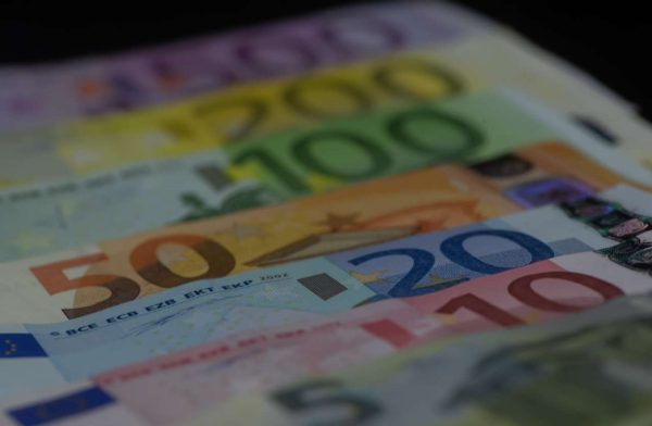 Νοέμβριος πληρωμών: Πότε μπαίνουν στους λογαριασμούς των δικαιούχων επιστροφή ενοικίου και 250άρι