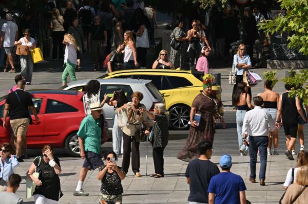 Λιγοστεύουμε χρόνο με τον χρόνο: Κατά 58.449 άτομα μειώθηκε ο πληθυσμός της χώρας πέρυσι