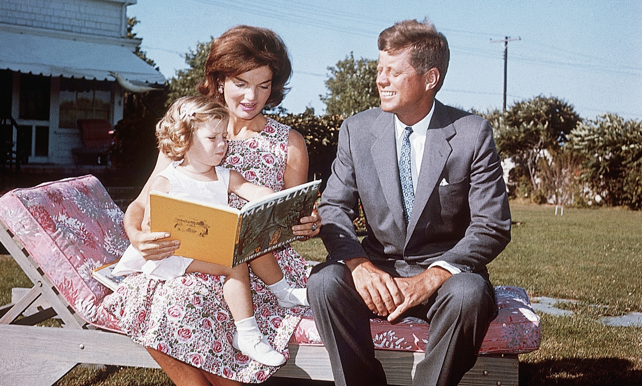 Netflix: Ενα «Στέμμα» για τη δυναστεία των Κένεντι