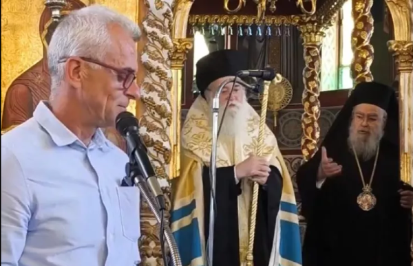 «Τον επέπληξα για το ξε-ντύσιμό του» λέει ο Μητροπολίτης Δωδώνης για τον εκπαιδευτικό