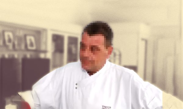 Αυτός είναι ο τηλεοπτικός σέφ που συνελήφθη για οφειλές άνω των €350.000 στο Δημόσιο