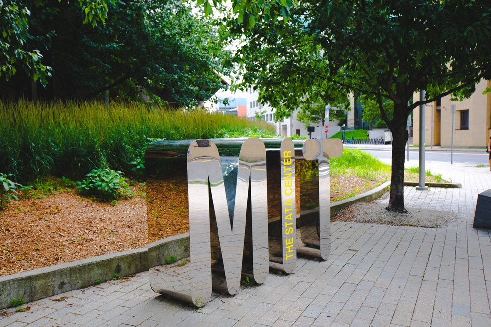 Ο Τραμπ εκβιάζει τα πανεπιστήμια: «Αν θέλετε χρήματα, κάντε ό,τι λέω»