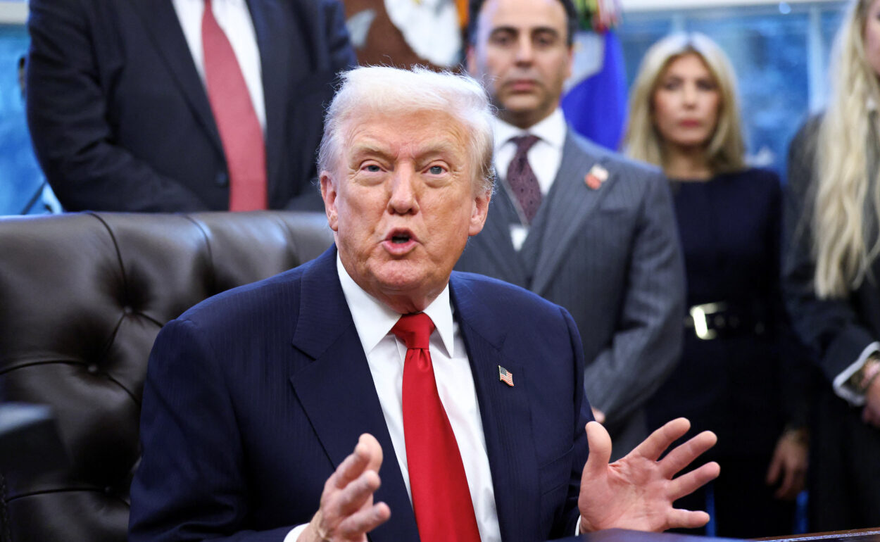 Στην αντεπίθεση ο Τραμπ για την υπόθεση Επσταϊν: «Ρωτήστε τον Μπιλ Κλίντον»