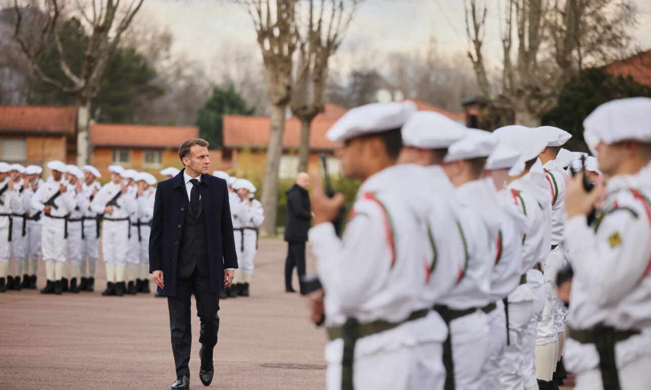 Μακρόν: Πρόγραμμα εθελοντικής στρατιωτικής θητείας λόγω αυξανόμενων απειλών