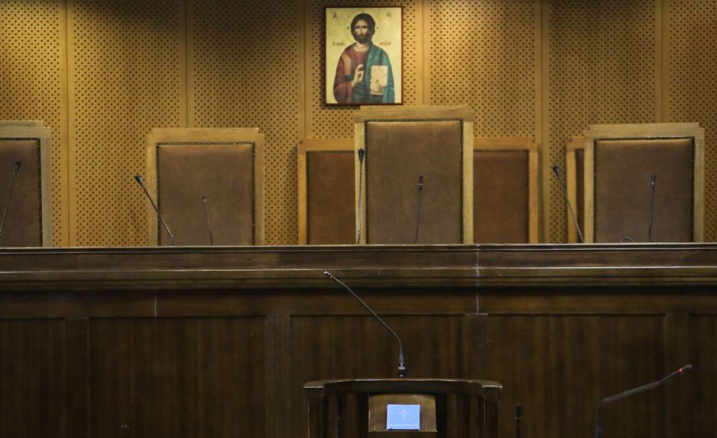 Τέμπη: Αναβολή της δίκη των ελεγκτών – «Ναι» στο αίτημα των συγγενών για παράσταση