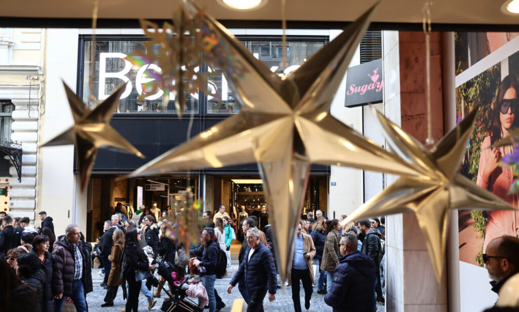 Από 11 Δεκεμβρίου το εορταστικό ωράριο καταστημάτων για τα Χριστούγεννα Από 11 Δεκεμβρίου το εορταστικό ωράριο καταστημάτων για τα Χριστούγεννα