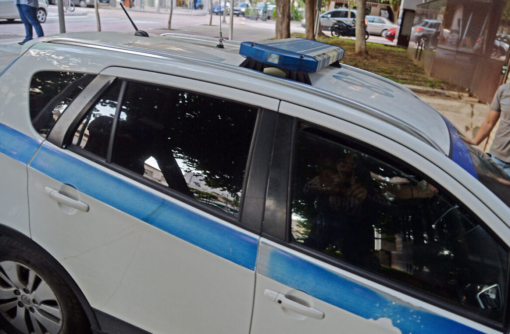 Ερευνες σε δύο καταστήματα στην Αθήνα για το διπλό φονικό στη Φοινικούντα