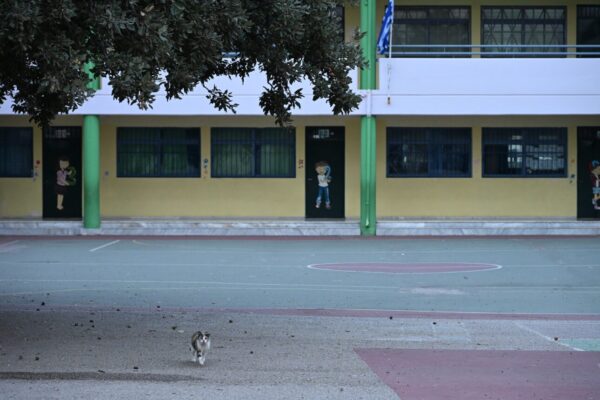 Τραγωδία στον Πειραιά: 13χρονη μαθήτρια έχασε τη ζωή της την ώρα του φαγητού