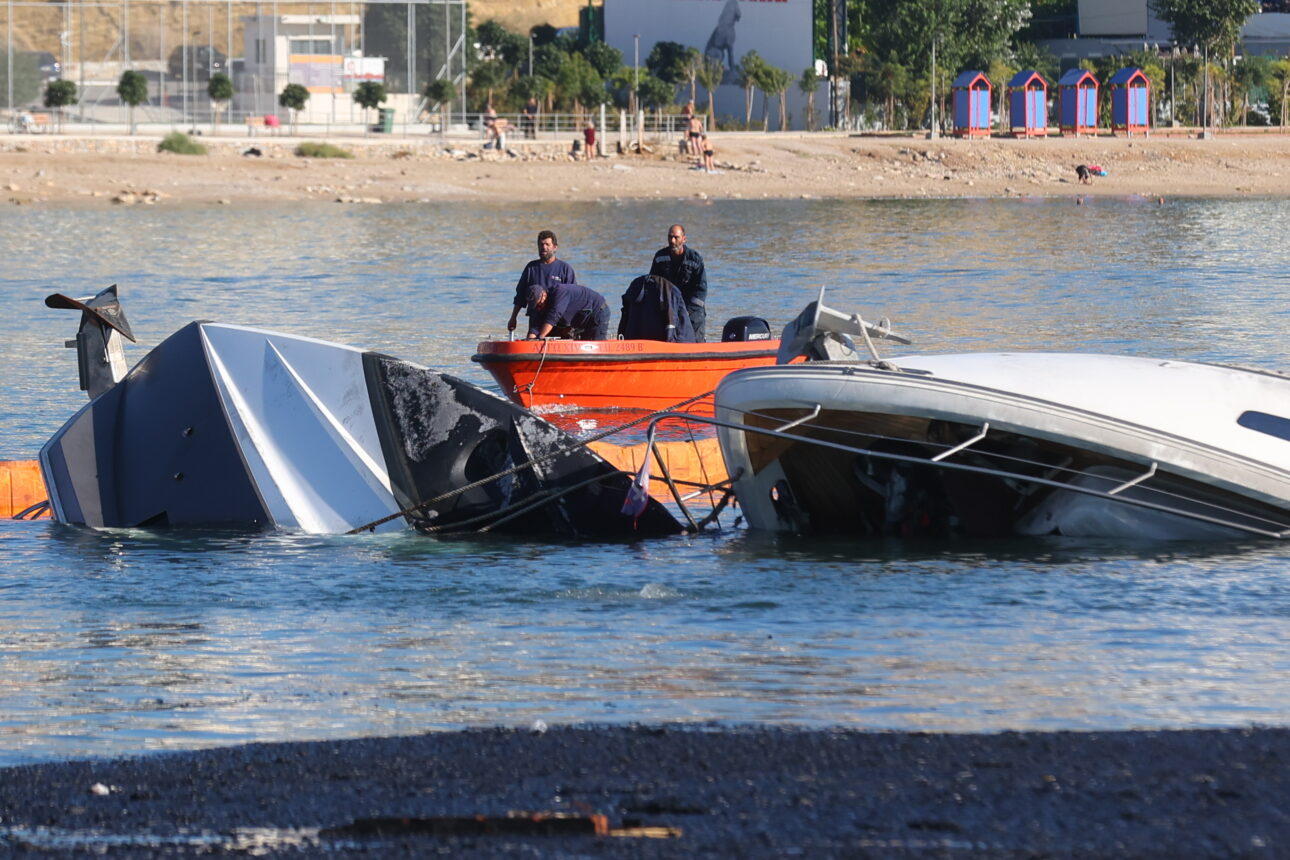 Μεγάλη φωτιά στη Μαρίνα Ζέας, βυθίστηκαν τέσσερα σκάφη