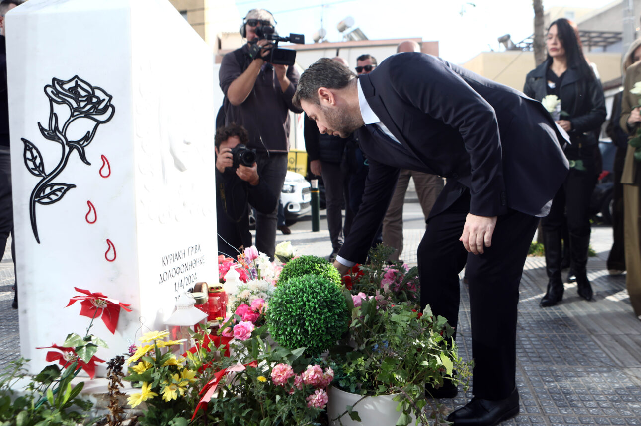 Ημέρα για την Εξάλειψη της Βίας κατά των Γυναικών: Στο μνημείο της Κυριακής Γρίβα ο Ανδρουλάκης
