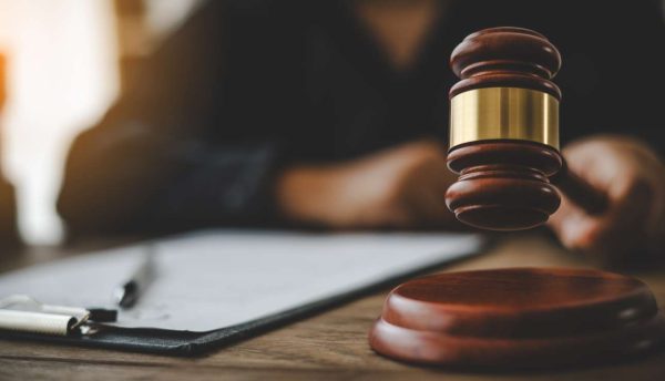 Φοιτητής καταδικάστηκε σε 14 μήνες φυλάκιση για συνθήματα σε τοίχο του ΕΜΠ