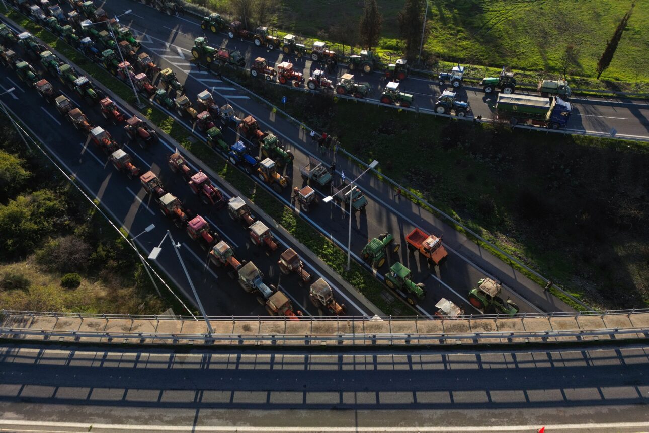 Αγρότες: Παραμένει το μπλόκο στον Ε-65 – κινητοποιήσεις σε Μάλγαρα, Σέρρες και Αλεξανδρούπολη, Βόλο και Τρίκαλα