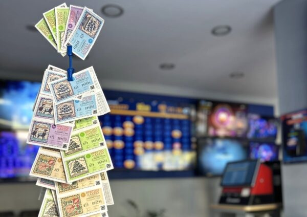 &Pi;&rho;&omega;&tau;&omicron;&chi;&rho;&omicron;&nu;&iota;ά&tau;&iota;&kappa;&omicron; &Lambda;&alpha;&chi;&epsilon;ί&omicron;: &Epsilon;&gamma;&gamma;&upsilon;&eta;&mu;έ&nu;&alpha; 5.000.000 &epsilon;&upsilon;&rho;ώ &sigma;&tau;&eta;&nu; &tau;&upsilon;&chi;&epsilon;&rho;ή &pi;&epsilon;&nu;&tau;ά&delta;&alpha;