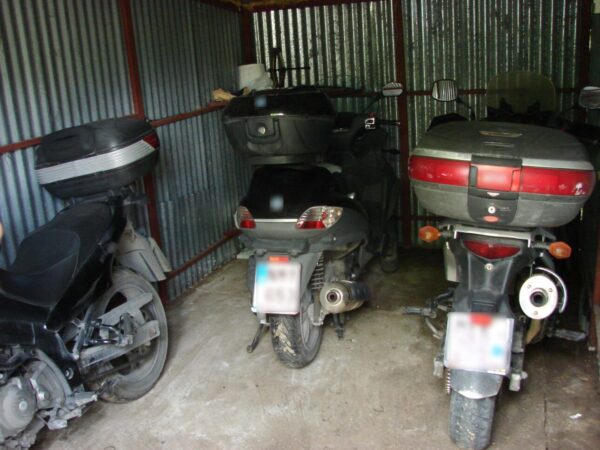 Επεισοδιακή σύλληψη και πρόστιμα €11.000 σε 16χρονο για επικίνδυνη οδήγηση με (κλεμμένη) μηχανή