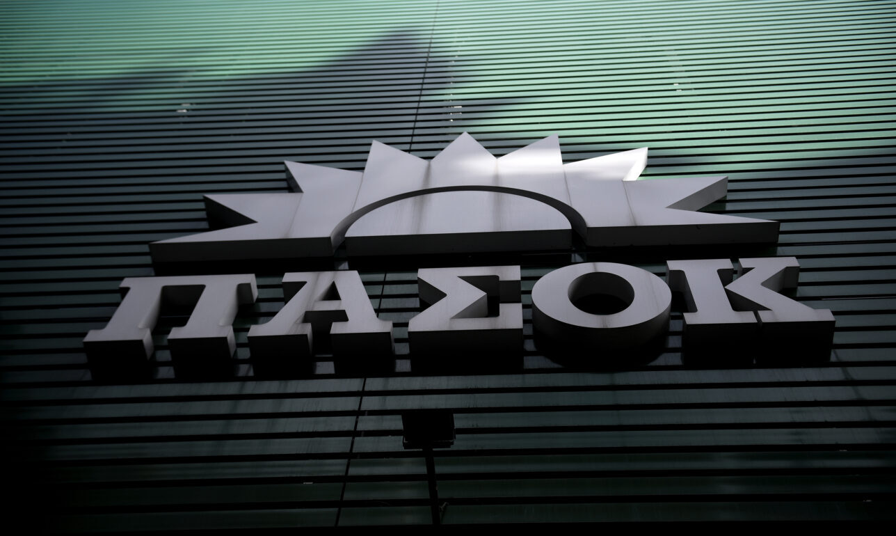 ΠΑΣΟΚ: Αναστέλλεται η κομματική ιδιότητα του Γιώργου Λαμπράκη
