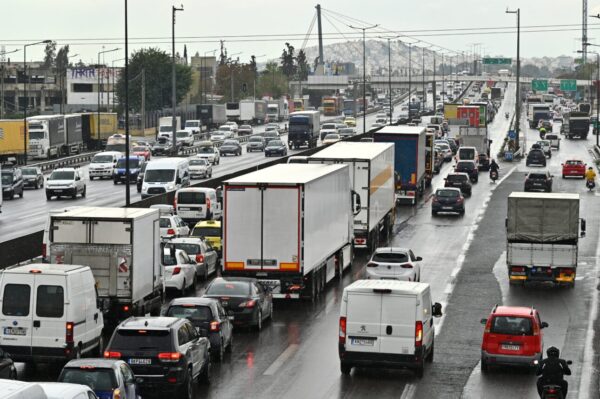 Προς απαγόρευση βαρέων οχημάτων στον Κηφισό στην «κόκκινη ζώνη» 7:00-10:00;