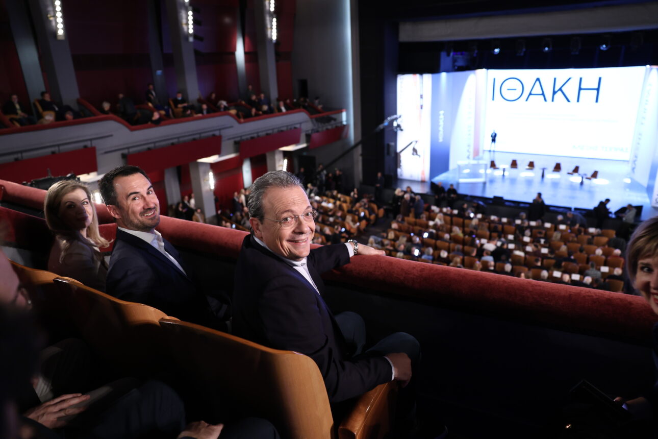 Μια τσίχλα στο παπούτσι του Τσίπρα