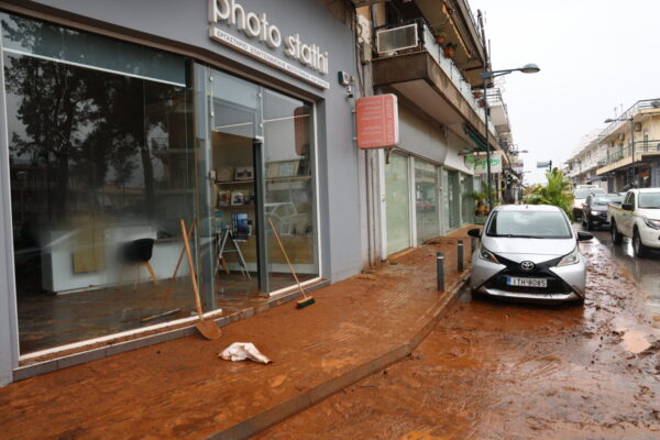 Επιμένει ο «Byron» – Ισχυρές βροχές και καταιγίδες μέχρι το μεσημέρι του Σαββάτου