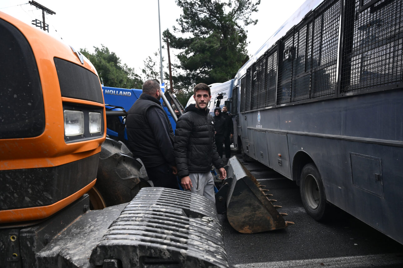 Αγροτικά μπλόκα: Ακυρώθηκε η επίσκεψη Τασούλα στη Θεσσαλονίκη – πάνε να στήσουν ακόμη ένα στο «Μακεδονία»