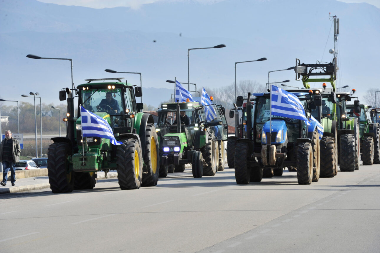 Δυναμώνουν τα μπλόκα, περικυκλωμένη η Θεσσαλονίκη – θα κλείσουν λιμάνια και αεροδρόμια;