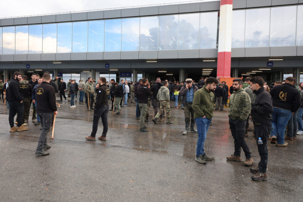 Ηράκλειο: Φεύγουν από το αεροδρόμιο οι αγροτες – στον ΒΟΑΚ το μπλόκο
