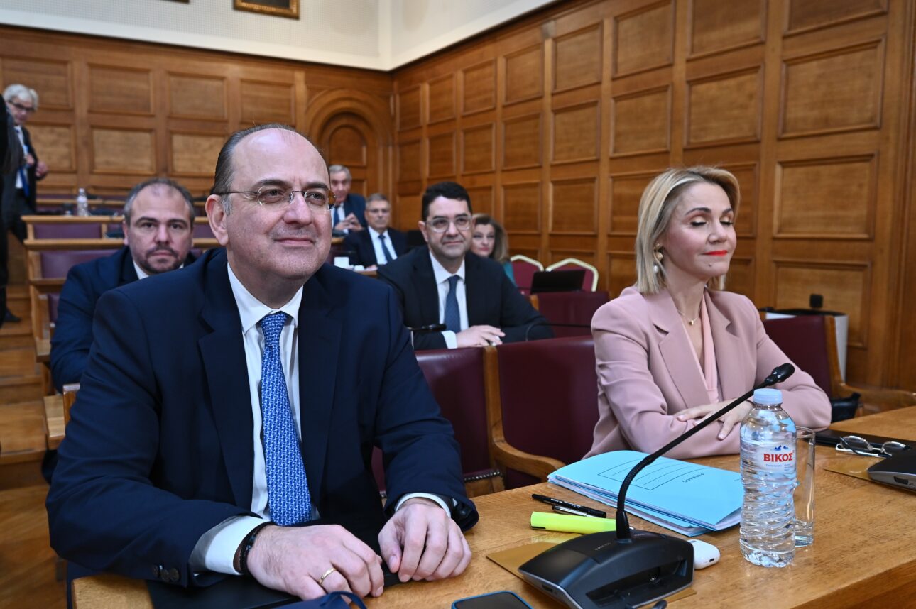 Η ΝΔ στέλνει τον «Φραπέ» στον εισαγγελέα