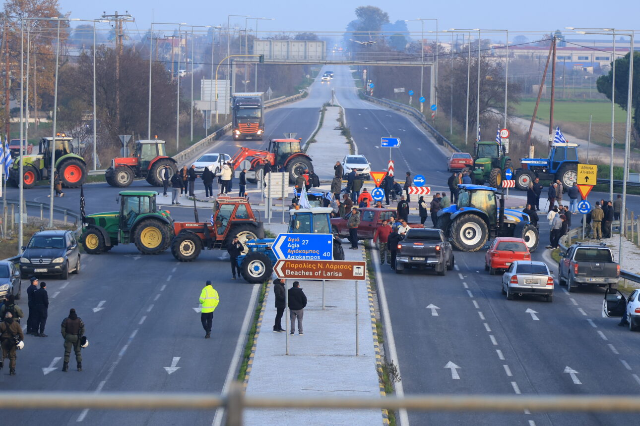 Παραμένουν στα μπλόκα οι αγρότες: Τι αποφάσισαν για Τέμπη και εορταστική έξοδο