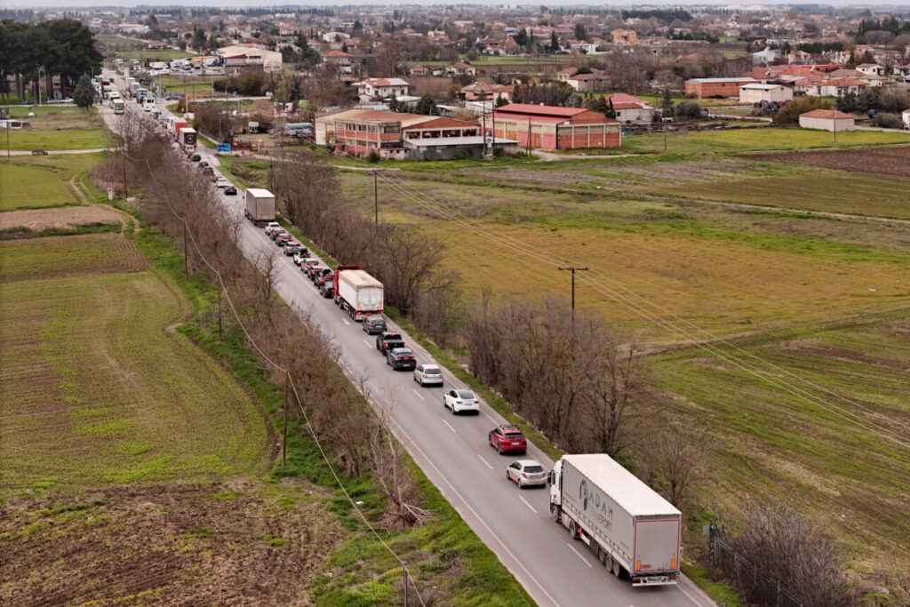 Λύγισαν οι ξενοδόχοι από τα μπλόκα: «Μαύρη εικόνα» ακόμη και για τα Φώτα