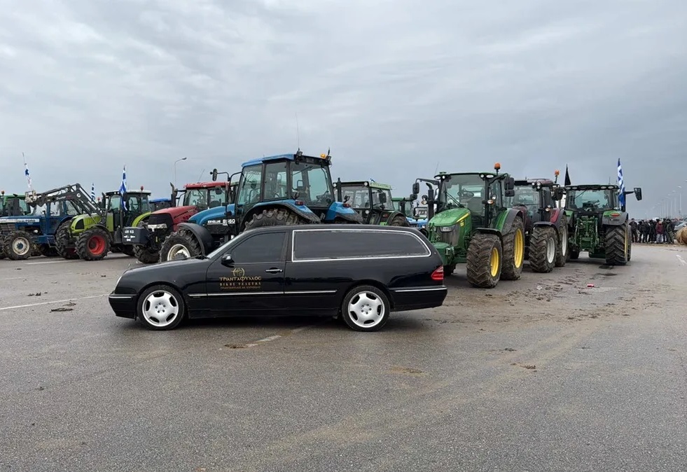 Συμπαράσταση στους αγρότες στο μπλόκο Μαλγάρων από τα γραφεία τελετών