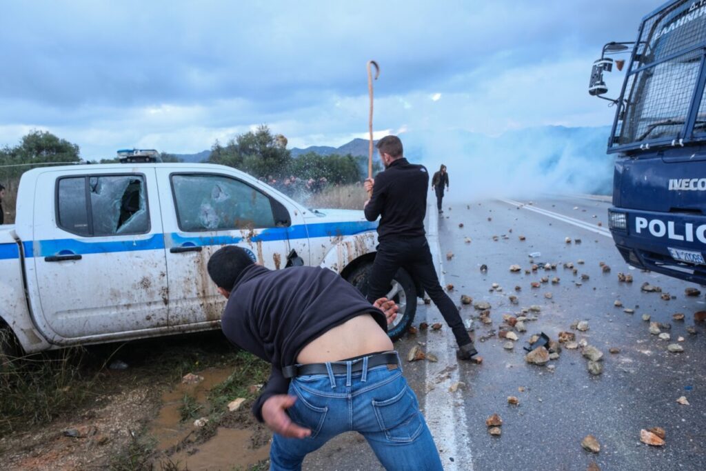 Ταυτοποιήθηκαν οι αγρότες που συμμετείχαν στα επεισόδια – Κατηγορίες για εγκληματική οργάνωση