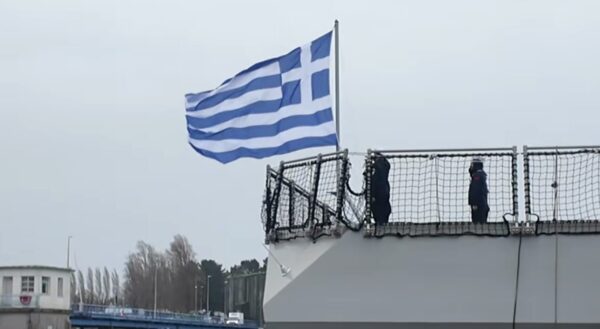 &Epsilon;&theta;&nu;&iota;&kappa;ή &upsilon;&pi;&epsilon;&rho;&eta;&phi;ά&nu;&epsilon;&iota;&alpha;! &Eta; &Epsilon;&lambda;&lambda;ά&delta;&alpha; &pi;&alpha;&rho;έ&lambda;&alpha;&beta;&epsilon; &tau;&eta;&nu; &pi;&rho;ώ&tau;&eta; FDI (Belharra) F-601 &laquo;Kί&mu;&omega;&nu;&raquo;