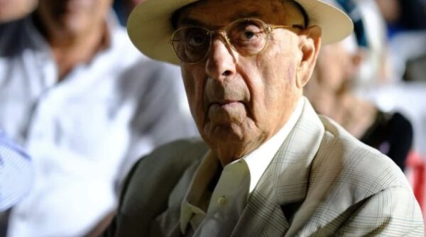 &Epsilon;&phi;&upsilon;&gamma;&epsilon; &alpha;&pi;ό &tau;&eta; &zeta;&omega;ή &omicron; &Nu;ί&kappa;&omicron;&sigmaf; &Lambda;&alpha;&zeta;&alpha;&rho;ί&delta;&eta;&sigmaf;, &omicron; &omicron;&iota;&nu;&omicron;&pi;&omicron;&iota;ό&sigmaf; &pi;&omicron;&upsilon; έ&beta;&alpha;&lambda;&epsilon; &tau;&eta; &Delta;&rho;ά&mu;&alpha; &sigma;&tau;&omicron;&nu; &pi;&alpha;&gamma;&kappa;ό&sigma;&mu;&iota;&omicron; &chi;ά&rho;&tau;&eta; &tau;&omicron;&upsilon; &kappa;&rho;&alpha;&sigma;&iota;&omicron;ύ