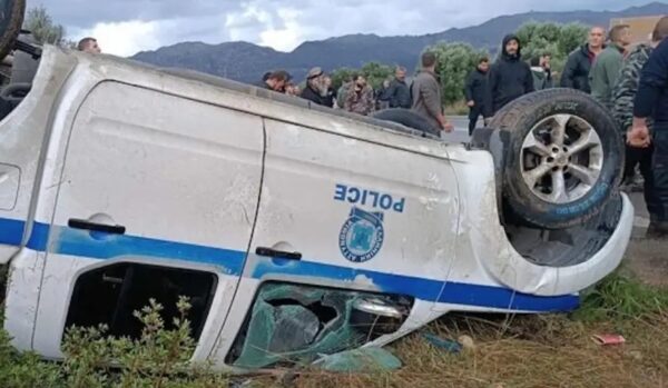 Μεγάλης έκτασης επεισόδια σε Χανιά και Ηράκλειο – αγρότες αναποδογύρισαν περιπολικό