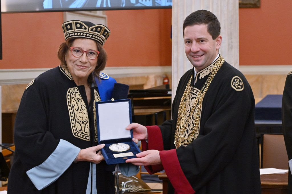 Το ΕΚΠΑ τιμά την Μαρία Φαραντούρη