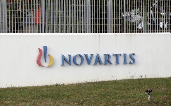 Novartis: &Epsilon;&nu;&omicron;&chi;&omicron;&iota; &kappa;&alpha;&iota; &sigma;&epsilon; &delta;&epsilon;ύ&tau;&epsilon;&rho;&omicron; &beta;&alpha;&theta;&mu;ό &omicron;&iota; &delta;ύ&omicron; &pi;&rho;ώ&eta;&nu; &pi;&rho;&omicron;&sigma;&tau;&alpha;&tau;&epsilon;&upsilon;ό&mu;&epsilon;&nu;&omicron;&iota; &mu;ά&rho;&tau;&upsilon;&rho;&epsilon;&sigmaf;