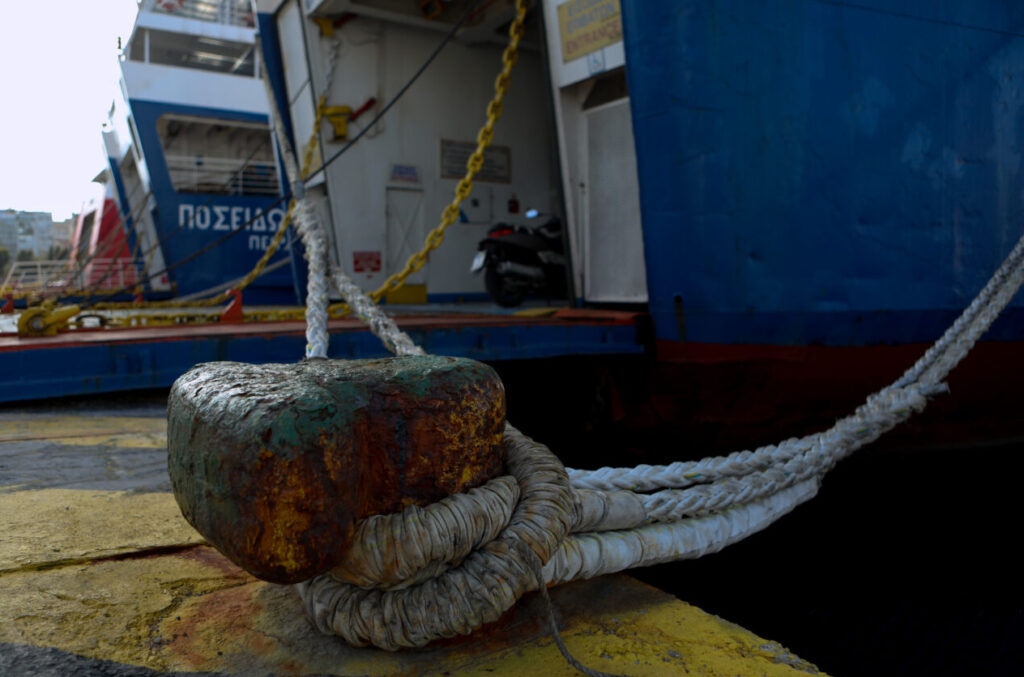 Απαγορευτικό απόπλου σε Αιγαίο και Σαρωνικό λόγω θυελλωδών νοτιάδων