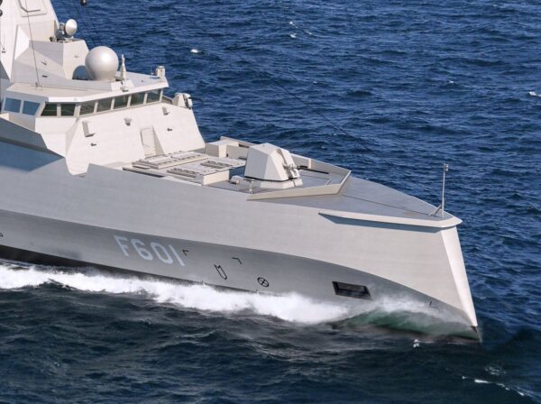 &Eta; F-601 &laquo;&Kappa;ί&mu;&omega;&nu;&raquo; έ&rho;&chi;&epsilon;&tau;&alpha;&iota;. &Tau;&eta;&nu; &Pi;έ&mu;&pi;&tau;&eta; &eta; &upsilon;&pi;&omicron;&delta;&omicron;&chi;ή &sigma;&tau;&omicron;&nu; &Nu;&alpha;ύ&sigma;&tau;&alpha;&theta;&mu;&omicron; &tau;&eta;&sigmaf; &Sigma;&alpha;&lambda;&alpha;&mu;ί&nu;&alpha;&sigmaf;