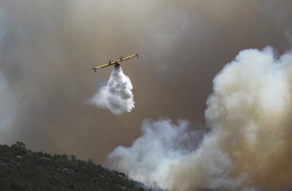 Η ΕΕ στη μάχη με τις φωτιές: 17 νέα αεροσκάφη, πυροσβεστικός κόμβος στην Κύπρο