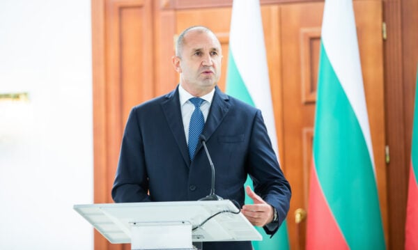 Μπορεί ο Ράντεφ να βγάλει τη Βουλγαρία από το πολιτικό αδιέξοδο;